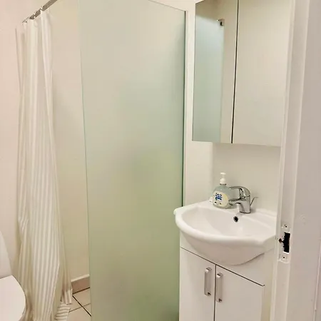 5 Minute Walk To Lego House - N3 - With Private Bathroom Apartament