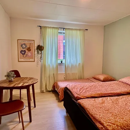 5 Minute Walk To Lego House - N3 - With Private Bathroom بيلوند