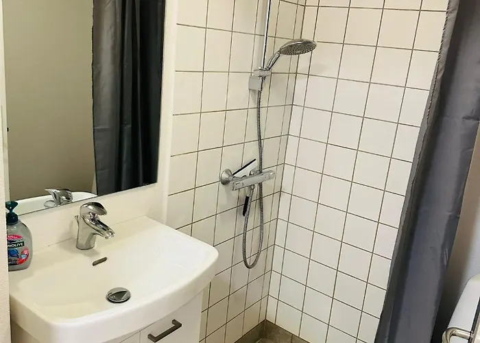 5 Minute Walk To Lego House - N3 - With Private Bathroom شقة