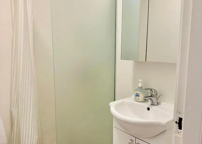 5 Minute Walk To Lego House - N3 - With Private Bathroom شقة