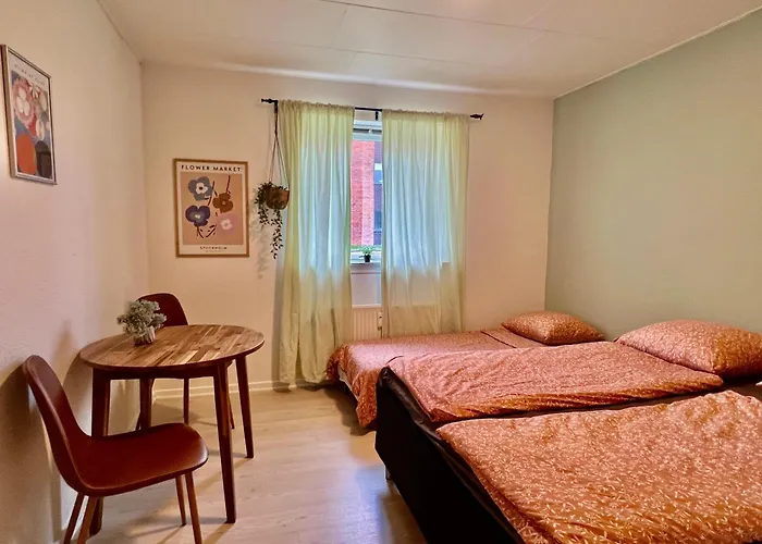 5 Minute Walk To Lego House - N3 - With Private Bathroom بيلوند